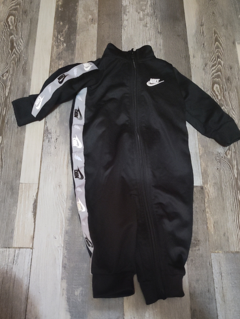 5/$25 Sale Nike Black Baby's Size 6 Months One-Piece Zip Bodysuit with Logo Tape